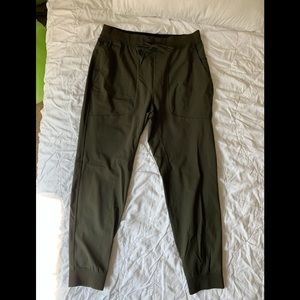 Men’s olive Lululemon ABC joggers